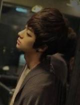 忧郁男孩,探寻内心世界的孤独旅者